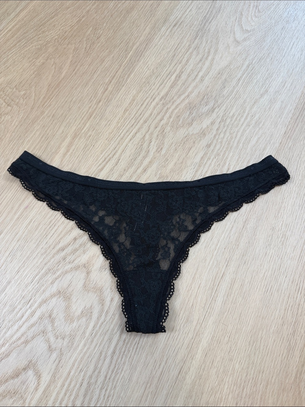 2016 Victoria's Secret Lace Thong Panty M